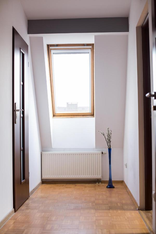 V Hostel Warsaw Exterior photo